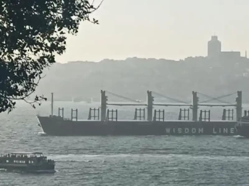 İstanbul Boğazı'nda Büyük Gemi Kazası: Trafik Geçici Olarak Durduruldu