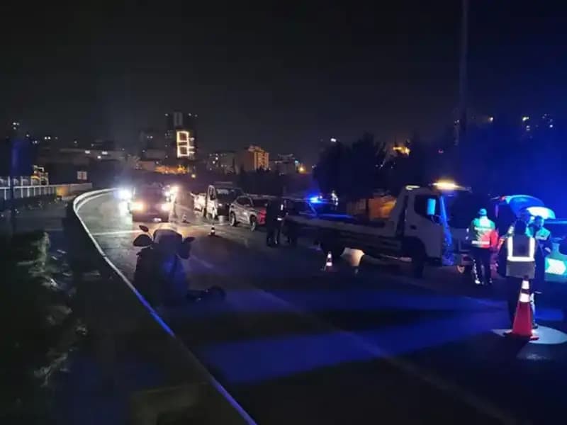 TEM Otoyolu'nda Şok Edici Kaza: Yatan Kişi Metrelerce Sürüklendi