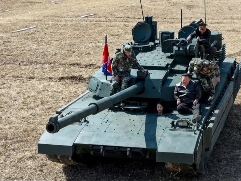 Kim Jong Un ve Kızı Ju Ae, Yeni Tankı Test Etti