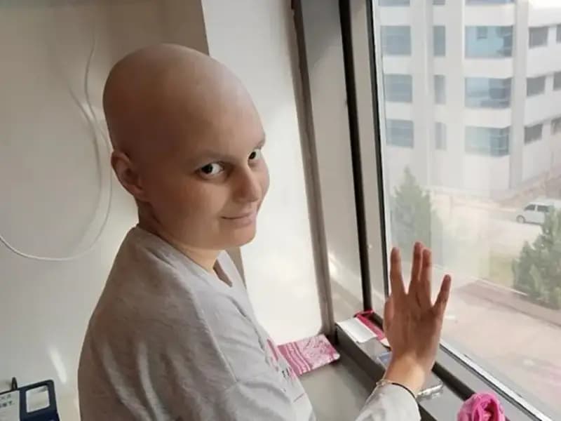 Sude'ye Moral Ziyareti: Sevimli Dostlar Küçük Kızın Yüzünü Güldürdü