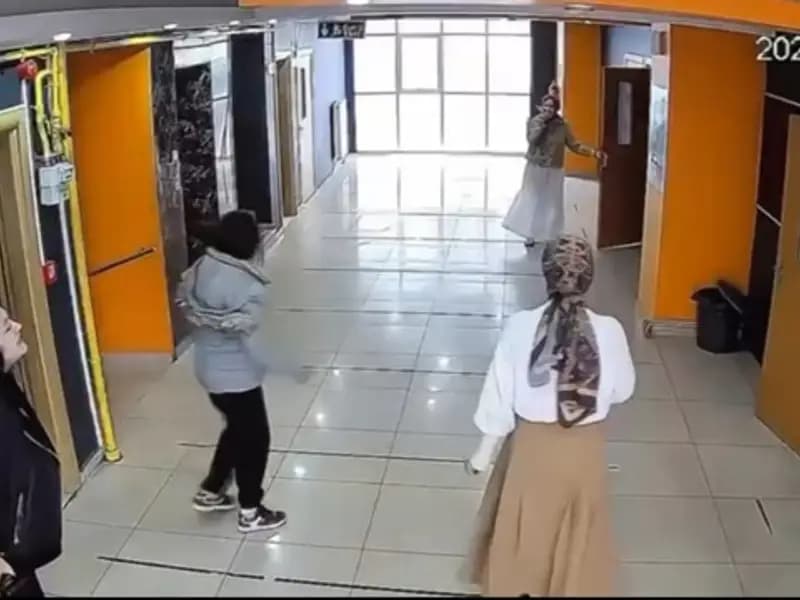 Van'daki Depremde Öğrenciler Dershanede Korku Dolu Anlar Yaşadı