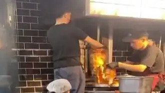 Pişmiş Tavuk Dönerin Üzerine Çiğ Et Koydular: Gıda Güvenliği Krizi
