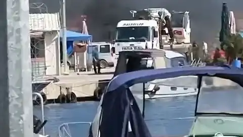 Tuzla'daki Balıkçı Barınağında Büyük Lastik Yangını: Yangının Sebebi Nedir?