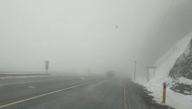 Bolu Dağı'nda Kış Koşulları: Ulaşımda Kar ve Sis Zorluğu Başlıyor