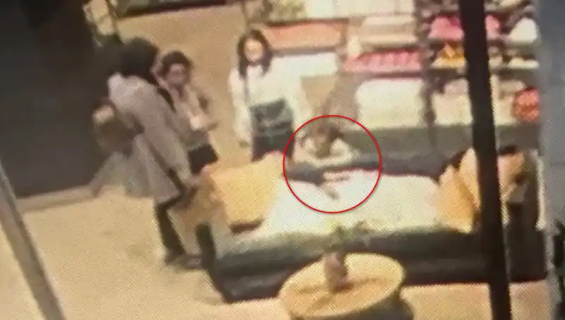 3 Yaşındaki Çocuğa AVM'de Köpek Saldırdı: Aile Şokta!