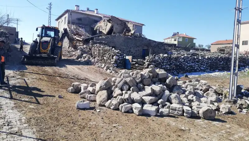 Kayseri'de Ahır Çökmesi: 35 Küçükbaş Hayvan ve 2 Eşek Telef Oldu