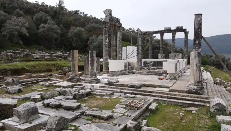 Zeus Tapınağı'ndaki Restorasyon Çalışmaları: Tarihin İzleri Yeniden Hayat Buluyor