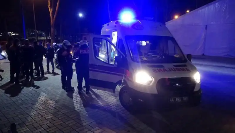İki Grubun Silahlı Kavgası Parkta Büyüyen Gerilimin Ortaya Çıkışını Gösterdi