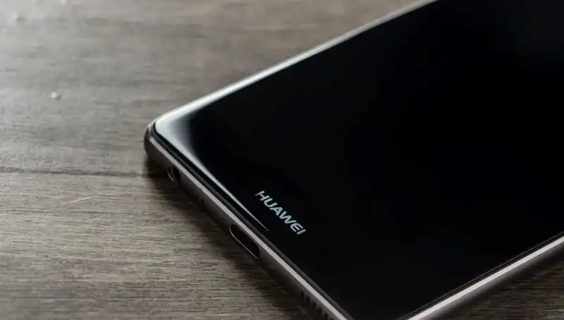 Huawei'nin Yeni Katlanabilir Telefonu: Yenilikçi Özellikler ve Fırsatlar