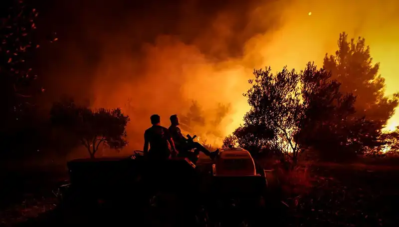 Çanakkale'de Orman Yangını Kontrol Altına Alınıyor: 785 Kişi Güvenli Bölgelere Tahliye Edildi