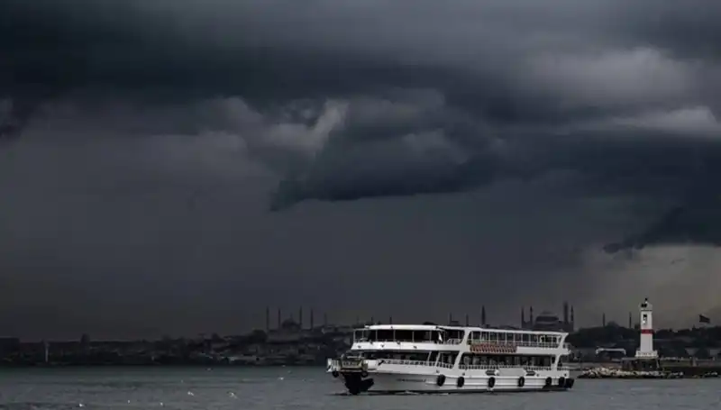 İstanbul'a Sağanak Yağış Uyarısı: Meteoroloji'den Kritik Açıklama