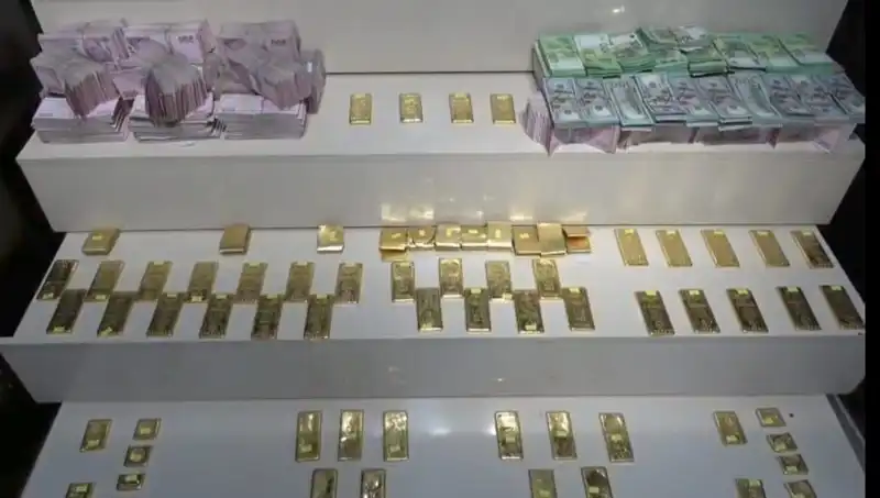 Van Havalimanı'nda Kaçak Altın ve Para Operasyonu: Ayrıntılar Ortaya Çıktı