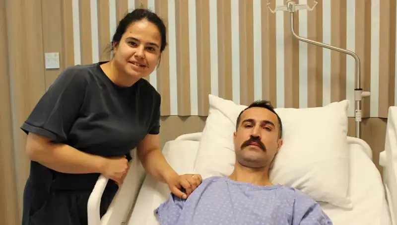 32 Yaşında Mide Kanaması Zannetti, Kalın Bağırsak Kanseri Teşhisi Şok Etti!