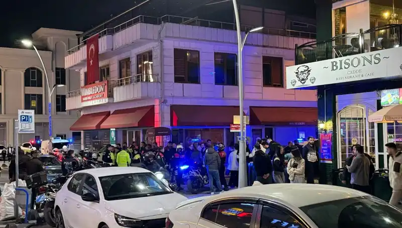 Kafede Kanlı Anlar: Havaya Ateş Açan Şahıs Bıçakla Saldırdı