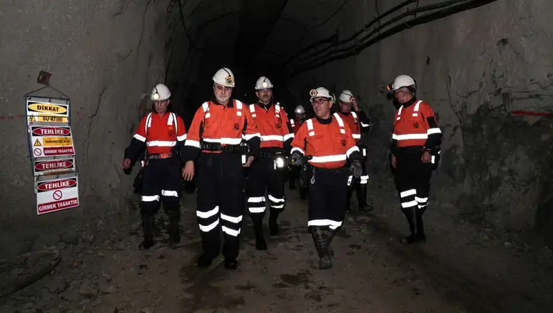 Bakan Işıkhan, Altın Madeninde Yapılan Çalışmaları İnceledi ve Mesaj Verdi