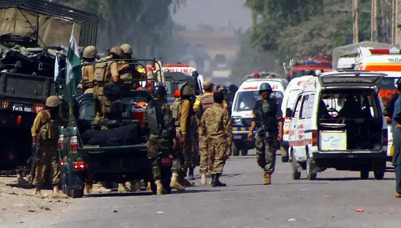 Pakistan'da Camiye Yapılan Saldırı: Yaralı Sayısı Dört Oldu