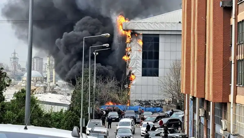 Başakşehir'de Sanayi Sitesinde Büyük Yangın: Sebep ve Sonuçlar Neler?