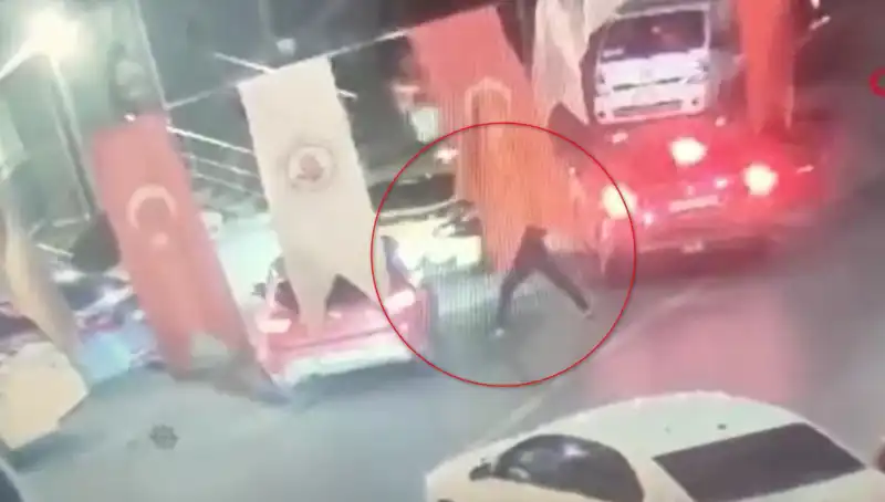 Genç Otomobil Sürücüsü Kurşun Yağmuruna Tutuldu: Olayın Ardındaki Gerçekler