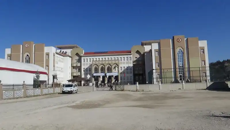 Ortaokulda Öğretmenden Öğrenciye Şiddet İddiası: Aileler Tepkili