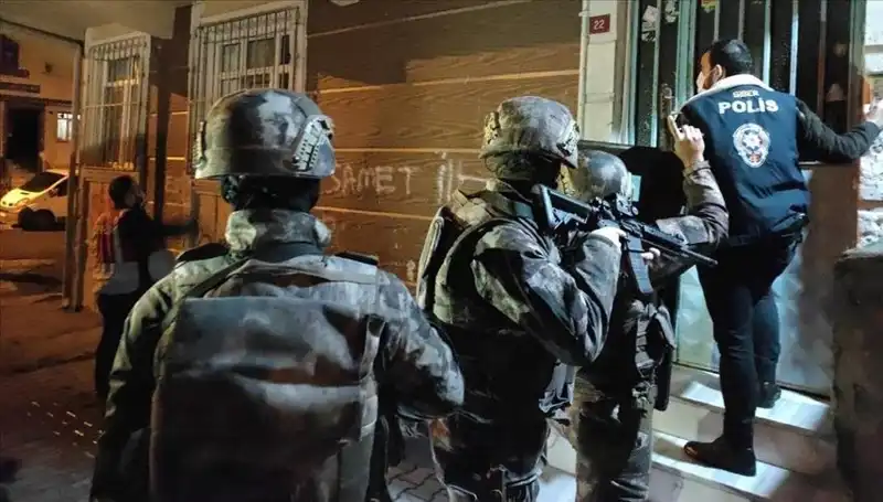 Adana'da Yoldaşlar Suç Örgütüne Dev Operasyon: Tam 41 Gözaltı!