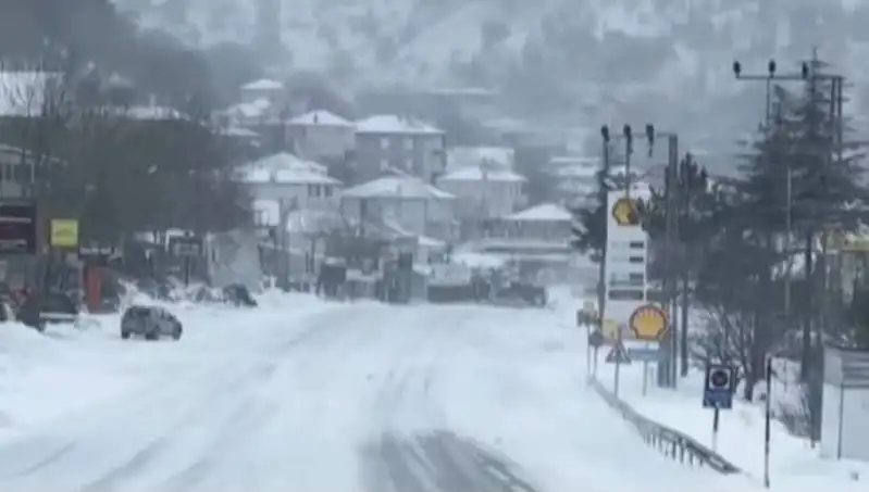 Sertavul Geçidi'nde Kar, Tipi ve Sisin Zorlu Etkisi! Ulaşım Kesildi