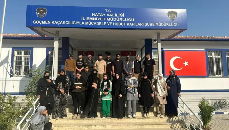 Türkiye’de Minibüste 24 Göçmen Yakalandı: Yeni Gelişmeler ve Arka Plan