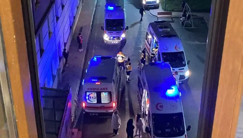 Okulda Akşam Yemeği Zehirlenmesi: 53 Öğrenci Hastaneye Kaldırıldı