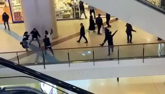 İstanbul Alışveriş Merkezinde Art Arda Kavga: Güvenlik Önlemleri Yetersiz mi?
