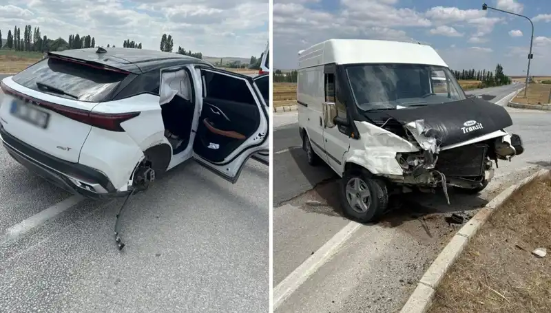 Çorum'da İki Araç Kafa Kafaya Çarpıştı: Kaza Anı ve Sonrası