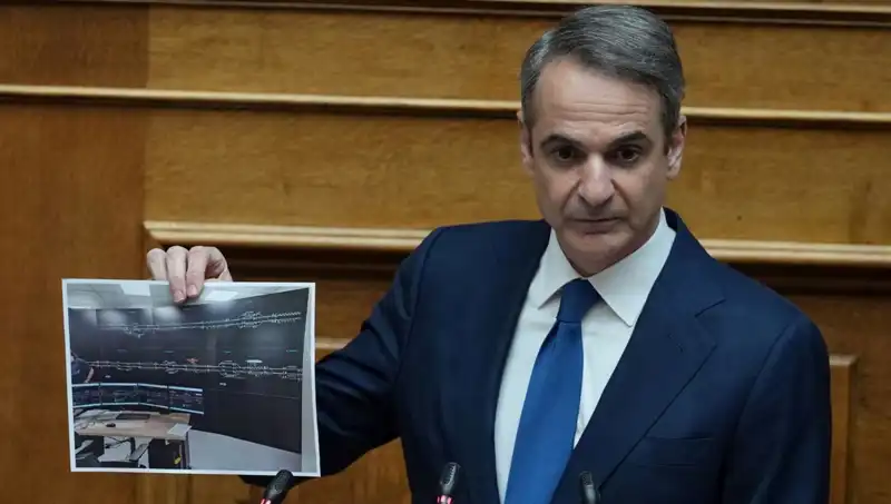 Yunanistan'da Siyasi Kriz: Miçotakis Protestolarla Sarsıldı