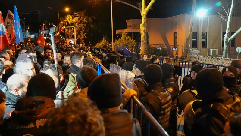 Ekrem İmamoğlu Protestoları Sırasında 16 Polis Yaralandı, 53 Gözaltı Yapıldı