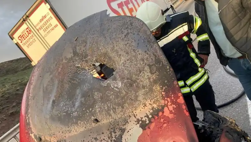 Seyir Halindeki Otomobilde Yangın: Korku Dolu Anlar