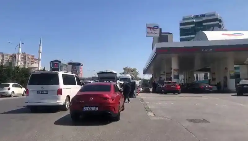 Deprem Sonrası Akaryakıt İstasyonlarında Uzayan Kuyruklar ve Tepkiler