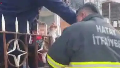 Hatay'da Şok Edici Olay: Çocuğun Koluna Demir Korkuluk Saplandı!