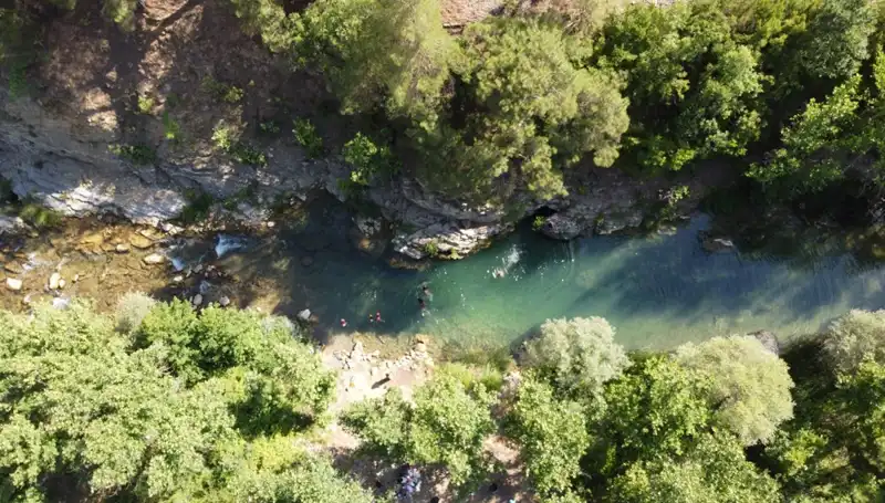 Adana'da Sıcaktan Bunalanlar Yaylalara Akın Etti, Doğal Kaynak Suları Serinletiyor