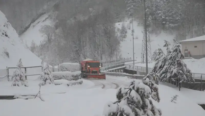 Bolu Dağı’nda Kar Yağışı: Kış Manzaraları Göz Kamaştırıyor