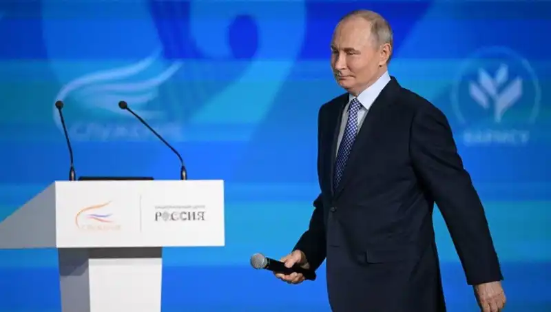Rusya'da "Yabancı Ajan" Yasası: Putin'den Tartışmalı İmza