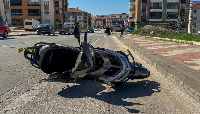 Uşak'ta Motosiklet ve Hafif Ticari Araç Çarpışması: Bir Can Kaybı