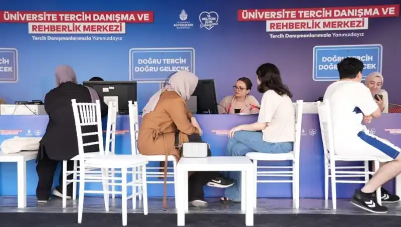 İstanbul'da 24 Noktada İBB Tercih Danışma ve Rehberlik Merkezleri Kuruldu