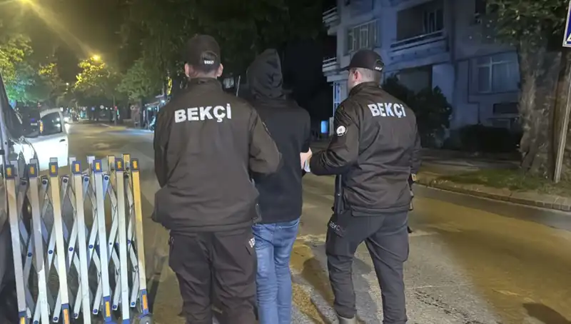 Edirne'de Düzensiz Göçmen Yakalama Operasyonu: 4 Kişi Gözaltında