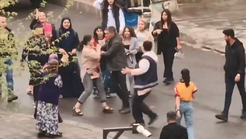 Adliye Önünde Tekmeli Yumruklu Kavga: Olayın Ardındaki Gerçekler Neler?