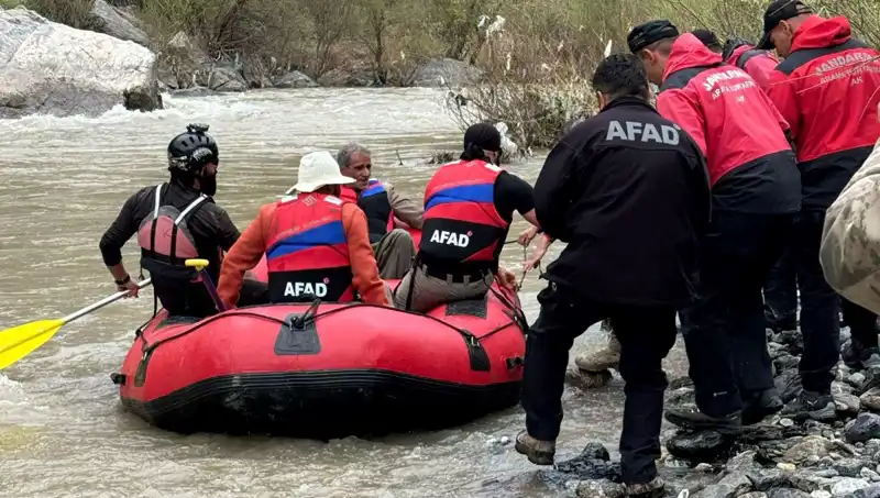 Zap Suyu Kenarında Mahsur Kalan Dört Kişi Kurtarıldı: Olayın Ayrıntıları Belli Oldu