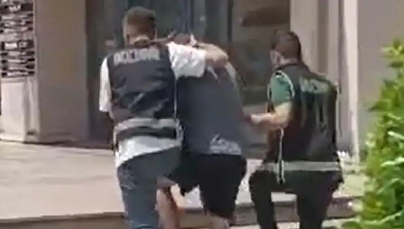 Sahte Dövizle Alışveriş Yapan Turist Sınır Dışı Edildi: Olayın Detayları