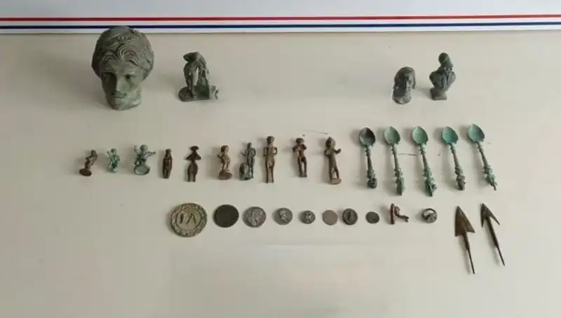 Roma Dönemine Ait Tarihi Eserler, Kaçakçılığa Son Vermek İçin Ele Geçirildi