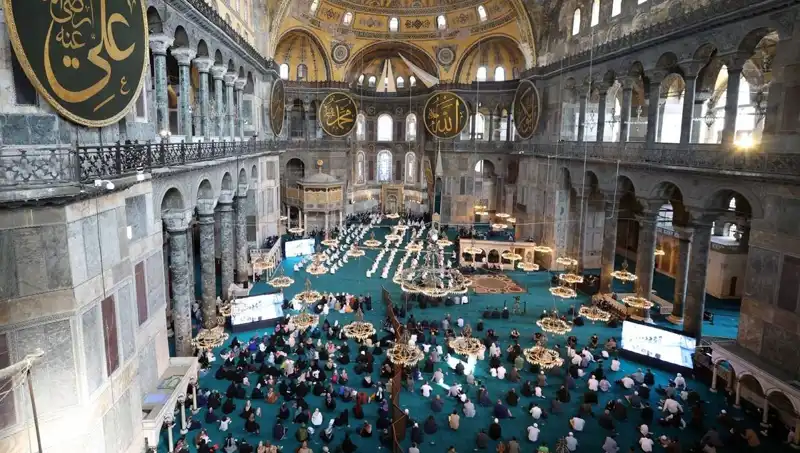 Ayasofya'nın Kapısını Kıran Sanığa Hapis Cezası Verildi: Olayın Ayrıntıları