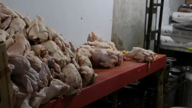 O Garantili Lezzetin Arkasında: Döner İmalathanesinde Şok Edici Görüntüler