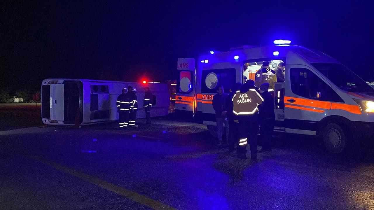 Midibüs Devrildi: 1 Kişi Hayatını Kaybetti, 23 Yaralı Var