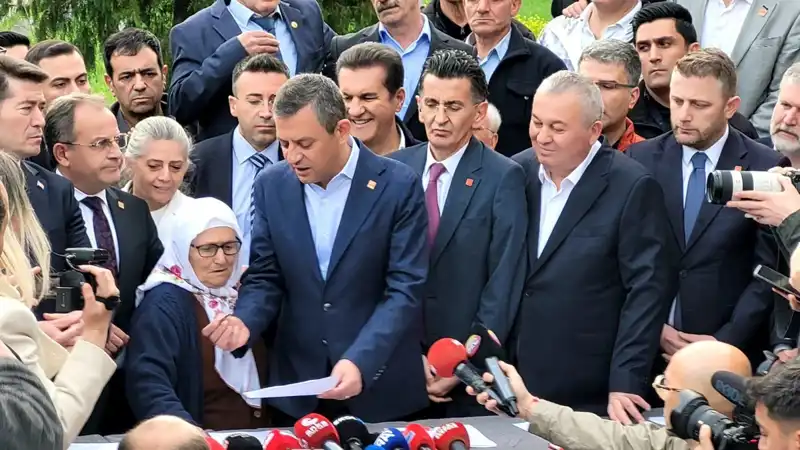 CHP, Ekrem İmamoğlu İçin Destek İmza Kampanyası Başlattı