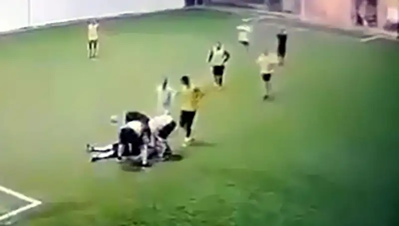Adana'da Halı Sahada Kalp Krizi Geçiren Baba Hayatını Kaybetti