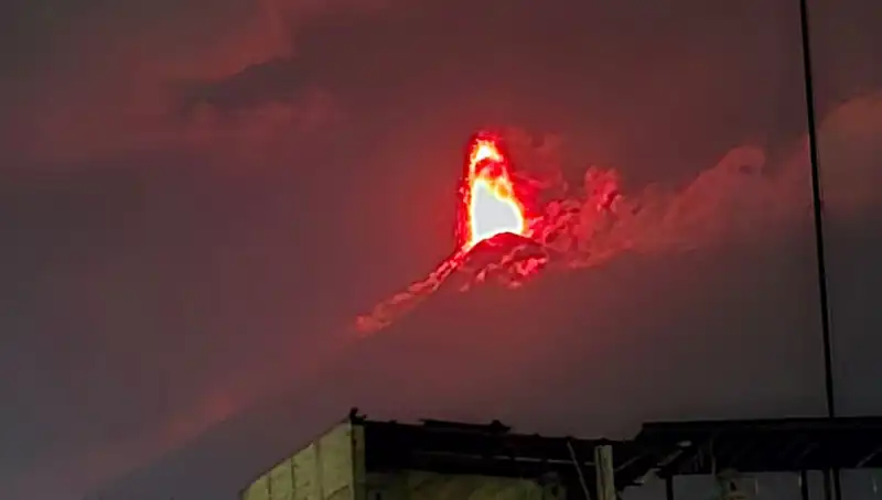 Fuego Yanardağı’nın Patlaması: 30 Bin Kişilik Tahliye Uygulaması Başlıyor